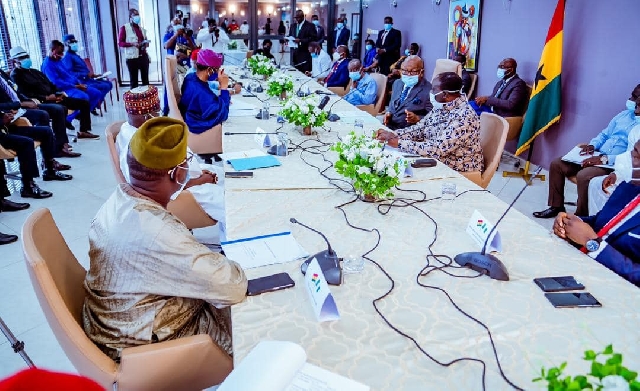Nigerian officials and Ghana officials in a meeting over trade