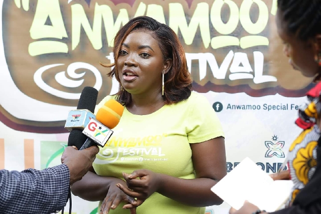 The fifth edition of Anwamoo festival came off on Sunday, 15 November 2020 at Eat Rite joint at Dome Pillar 2 in Accra. The festival, which was first celebrated in 2016, attracted over 1000 people and it was aimed at encouraging healthy networking amongst the youth to promote development. Some notable personalities in attendance were Actor Kalybos, Musician A-Plus and artiste manager Kwasi Ernest among many others. The chief organizer of the event, Madam Afua Foriwaa Boafoh speaking to the media, noted that the team is considering expanding the event on a regional basis. She said all the five editions so far have been held in the Greater Accra region, hence a need for an experience in another region. The media liaison Officer of the event, Maame Broni also described the turnout as spectacular. She said that even though the team feared COVID-19 could scare participants, she was optimistic of a successful event. The protocol Officer, Nana Akua Abu Bonsrah, was, therefore, tasked to ensure strict adherence of all COVID-19 protocols. Participants of the Anwamoo festival were given food and drinks for free, with the side attraction being a cooking competition amongst the men. The 2020 Anwamoo festival was sponsored by Festival rice, Kitchen Pot catering services, Aphro, Frytol, Onga, Total effect, Emms packaging, Apet Dry Gin, Meridian water, Gihoc cocktails, Beyond the return and Eat rite joint. The event was supported by Elesalda Hat collection, Phillips lighting, Besiaba’s brew, Desh liquid soap, Malai kpakposhito, Reggie’s cake, Sempoa Broadcasting Network and Gihoc hand sanitizers.